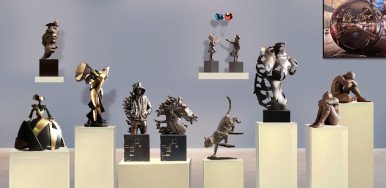 Selección de esculturas en la galería de arte